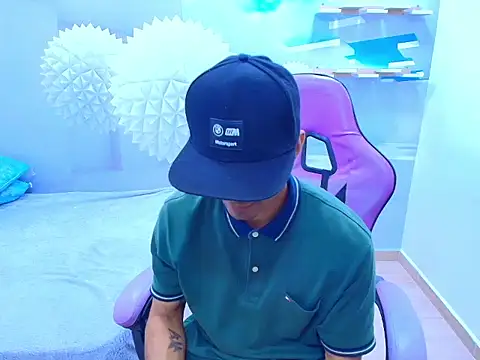 Aaron-00 online show from January 2026 02:59:02 AM