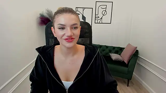 Snapshot of SelenaeMoore chatting on October 2025 03:26:02 AM SelenaeMoore online show from October 2025 03:26:02 AM