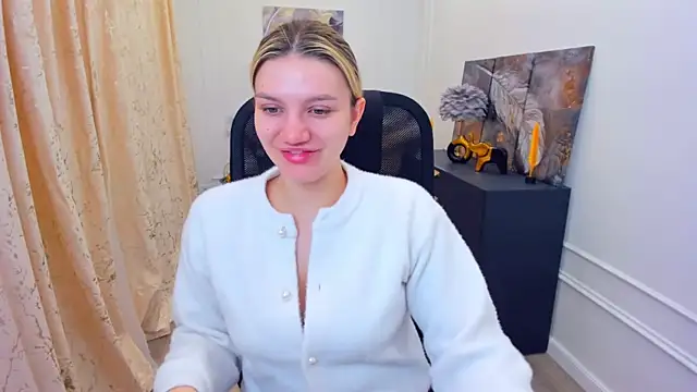 SelenaeMoore online show from May 2026 03:48:02 AM
