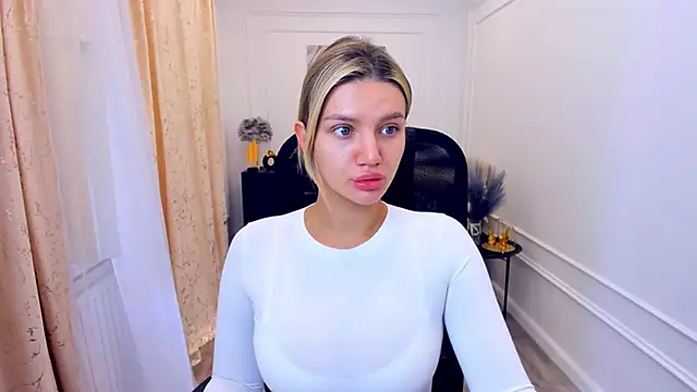 SelenaeMoore online show from June 2026 03:46:01 AM