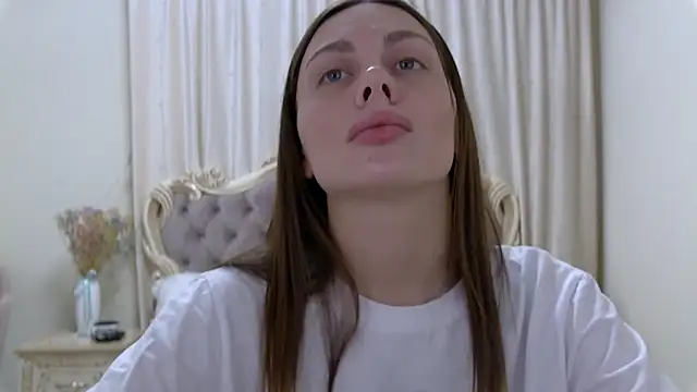 Snapshot of RoseHubbard chatting on February 2025 06:02:02 AM RoseHubbard online show from February 2025 06:02:02 AM