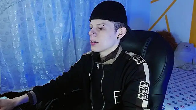 Snapshot of Matthew_Boy_ chatting on December 2024 07:18:02 AM Matthew Boy  online show from December 2024 07:18:02 AM