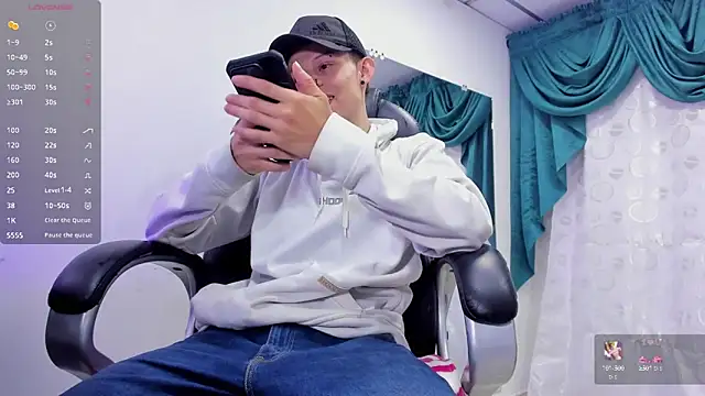 Snapshot of Matthew_Boy_ chatting on January 2025 05:00:01 AM Matthew Boy  online show from January 2025 05:00:01 AM