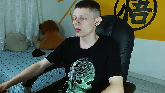 Snapshot of Matthew_Boy_ chatting on February 2025 04:33:02 AM Matthew Boy  online show from February 2025 04:33:02 AM