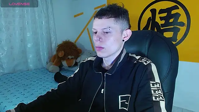 Snapshot of Matthew_Boy_ chatting on February 2025 01:32:01 PM Matthew Boy  online show from February 2025 01:32:01 PM