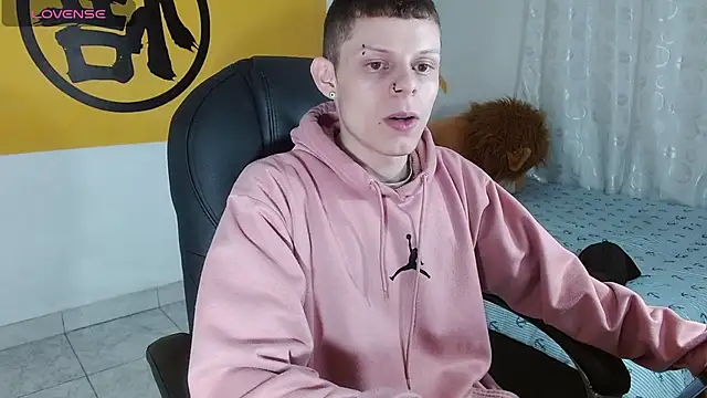 Snapshot of Matthew_Boy_ chatting on February 2025 04:58:02 AM Matthew Boy  online show from February 2025 04:58:02 AM