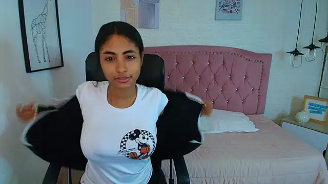 shaneelle online show from November 2025 03:06:02 AM