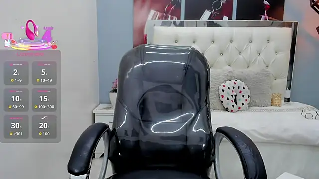 Snapshot of Noha_scott chatting on May 2026 11:43:02 PM Noha scott online show from May 2026 11:43:02 PM