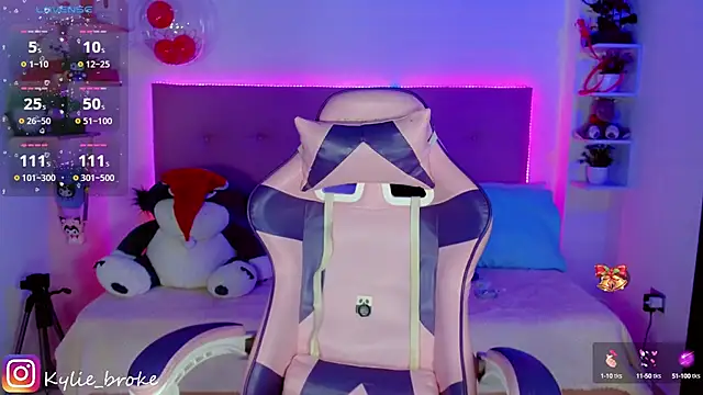 Snapshot of Kylie_brokee chatting on December 2024 12:13:01 AM Kylie brokee online show from December 2024 12:13:01 AM