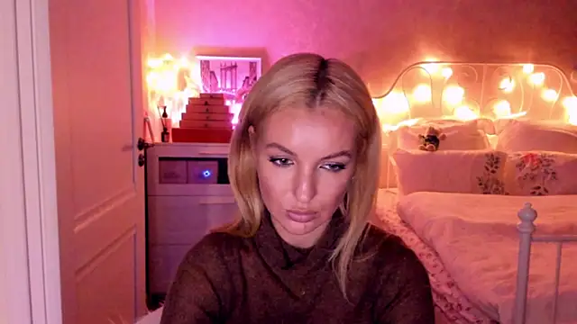 Snapshot of aestetick chatting on November 2025 12:39:02 PM aestetick online show from November 2025 12:39:02 PM