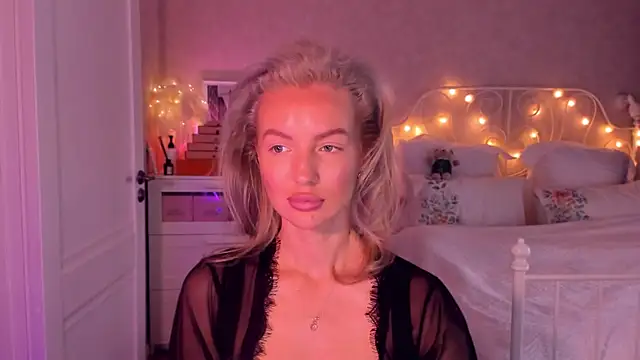 Snapshot of aestetick chatting on November 2025 08:20:02 AM aestetick online show from November 2025 08:20:02 AM