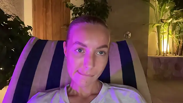 Snapshot of aestetick chatting on November 2025 12:48:02 PM aestetick online show from November 2025 12:48:02 PM