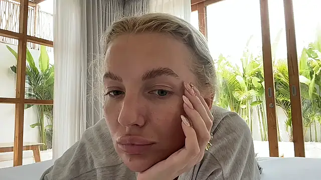 Snapshot of aestetick chatting on November 2025 05:40:01 AM aestetick online show from November 2025 05:40:01 AM