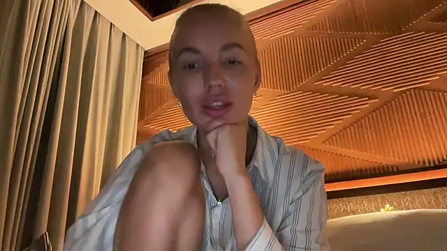 Snapshot of aestetick chatting on November 2025 01:14:02 PM aestetick online show from November 2025 01:14:02 PM