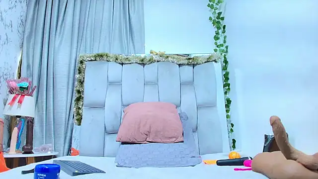  Marcela   online show from December 2025 12:33:02 PM