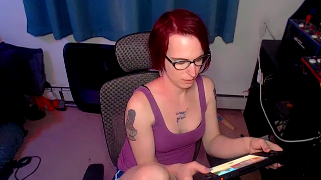 Snapshot of RyffBurnz chatting on November 2025 01:18:01 AM RyffBurnz online show from November 2025 01:18:01 AM