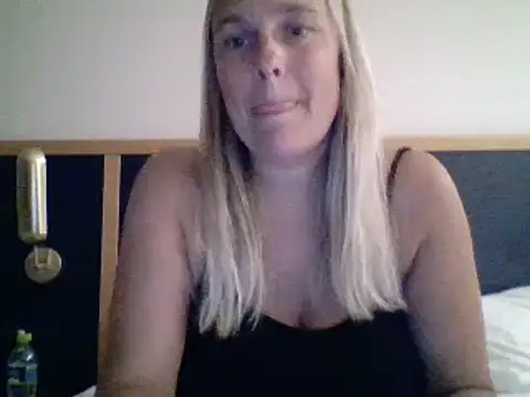 scrummymummy2 online show from October 2025 07:41:01 PM