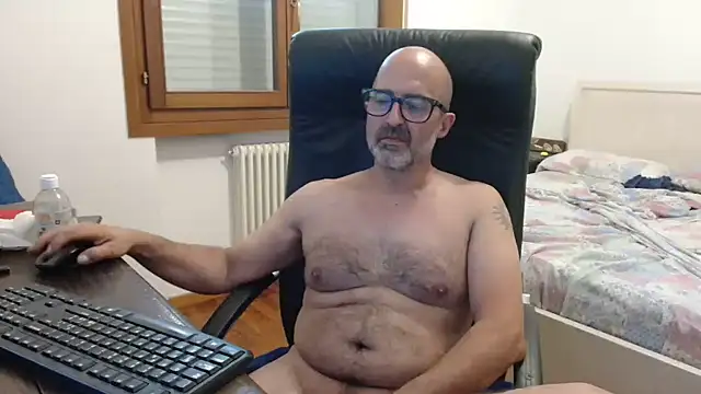 Snapshot of newsimo74 chatting on June 2026 06:17:01 PM newsimo74 online show from June 2026 06:17:01 PM