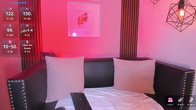 Nahiajhonson  online show from December 2025 01:31:02 PM