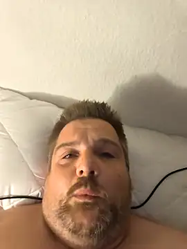 Snapshot of Ronny2510 chatting on November 2025 10:41:02 PM Ronny2510 online show from November 2025 10:41:02 PM