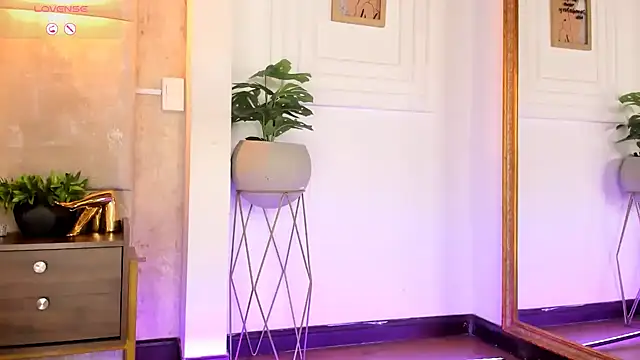 AlessiaLondon online show from February 2025 10:09:01 AM