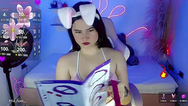 Mia foxx  online show from January 2025 12:06:01 AM