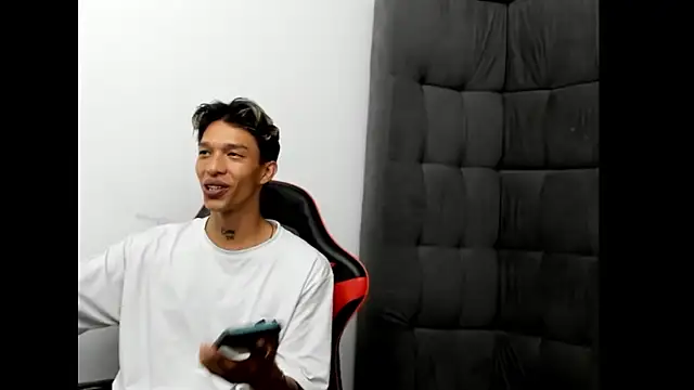 TommyGun 22 online show from February 2026 01:32:02 AM