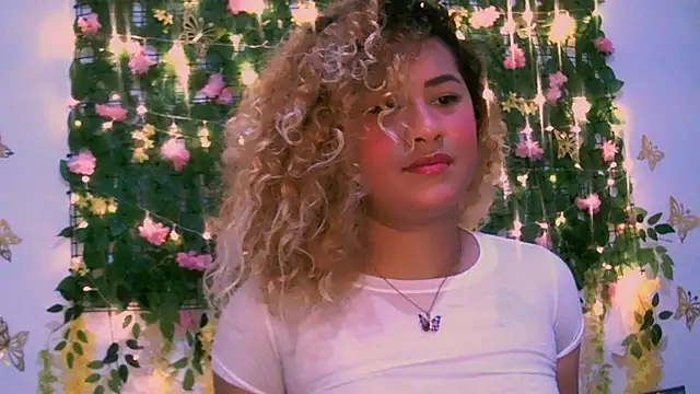 Snapshot of Crysrus chatting on December 2024 09:42:02 PM Crysrus online show from December 2024 09:42:02 PM