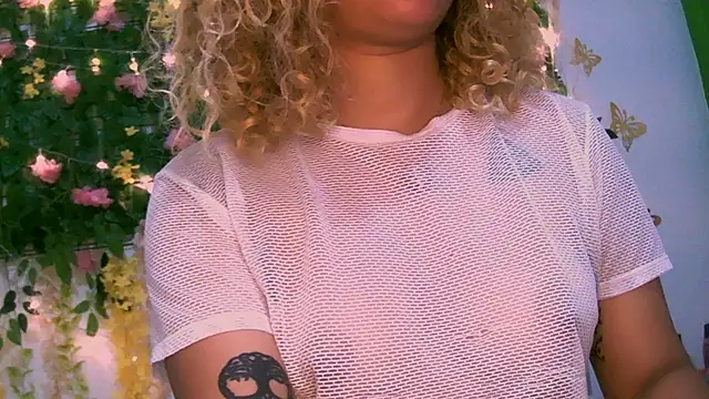 Snapshot of Crysrus chatting on December 2024 10:48:02 PM Crysrus online show from December 2024 10:48:02 PM