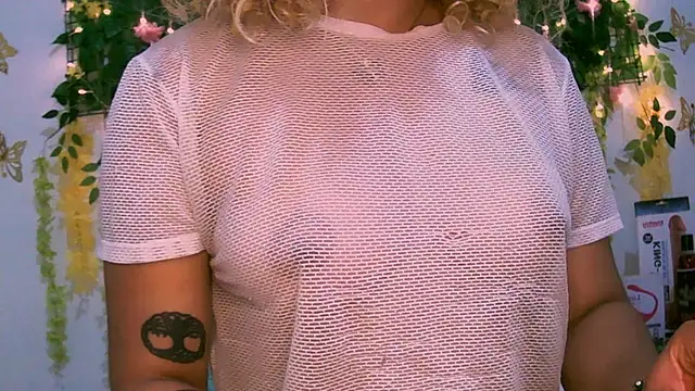 Snapshot of Crysrus chatting on December 2024 01:51:01 AM Crysrus online show from December 2024 01:51:01 AM