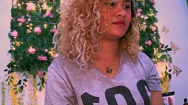 Snapshot of Crysrus chatting on January 2025 01:13:02 AM Crysrus online show from January 2025 01:13:02 AM