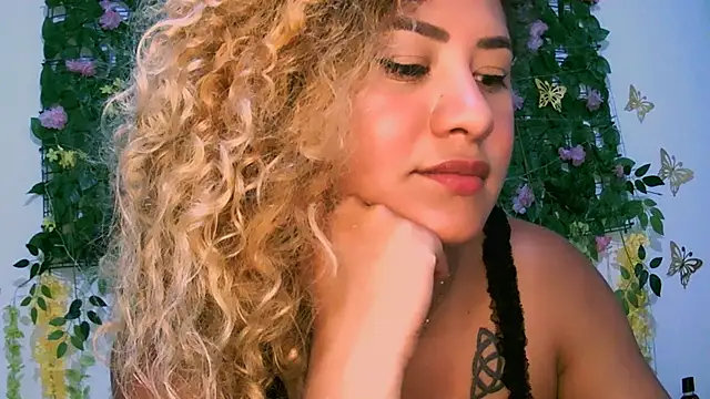 Snapshot of Crysrus chatting on January 2025 02:50:02 AM Crysrus online show from January 2025 02:50:02 AM