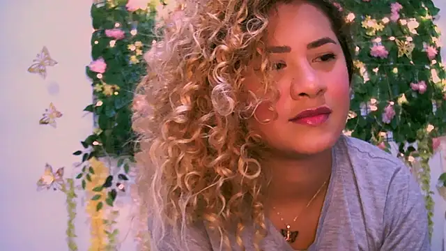 Snapshot of Crysrus chatting on January 2025 01:09:02 AM Crysrus online show from January 2025 01:09:02 AM