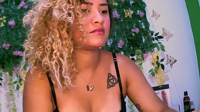 Snapshot of Crysrus chatting on February 2025 12:29:01 AM Crysrus online show from February 2025 12:29:01 AM