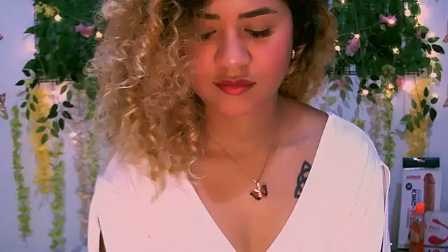 Snapshot of Crysrus chatting on March 2025 09:54:02 PM Crysrus online show from March 2025 09:54:02 PM