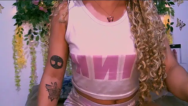 Snapshot of Crysrus chatting on September 2025 12:56:02 AM Crysrus online show from September 2025 12:56:02 AM