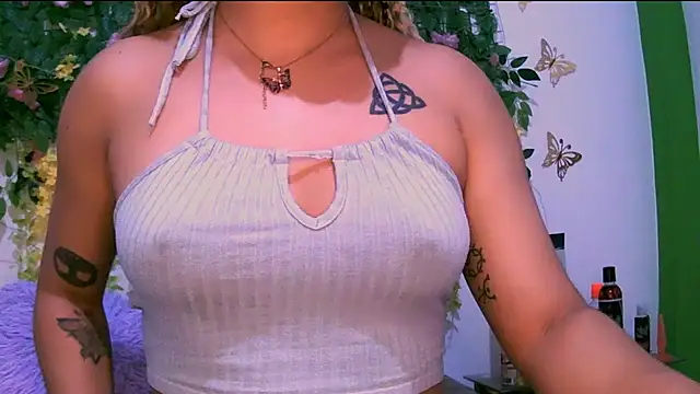 Snapshot of Crysrus chatting on October 2025 12:41:02 AM Crysrus online show from October 2025 12:41:02 AM