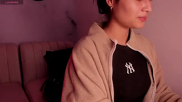 lara madisson online show from January 2026 04:16:01 AM