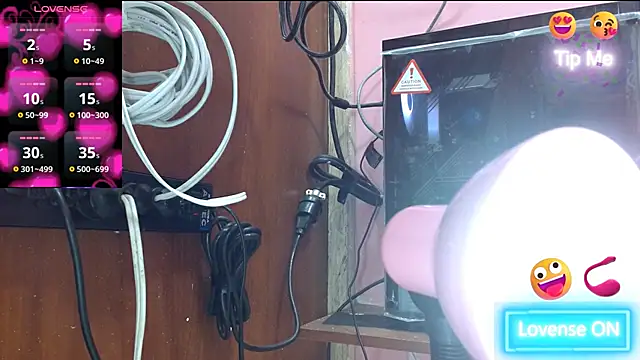 Snapshot of escarlett_hott chatting on September 2025 02:55:01 AM escarlett hott online show from September 2025 02:55:01 AM