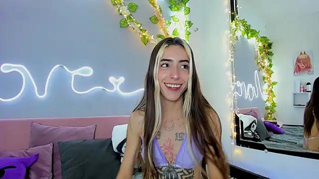 Snapshot of YouliteSllut2 chatting on December 2024 01:22:01 AM YouliteSllut2 online show from December 2024 01:22:01 AM