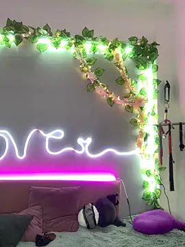 Snapshot of YouliteSllut2 chatting on January 2025 03:21:01 PM YouliteSllut2 online show from January 2025 03:21:01 PM