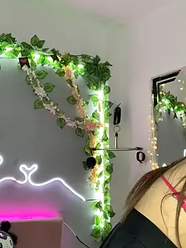 Snapshot of YouliteSllut2 chatting on February 2025 07:56:02 PM YouliteSllut2 online show from February 2025 07:56:02 PM