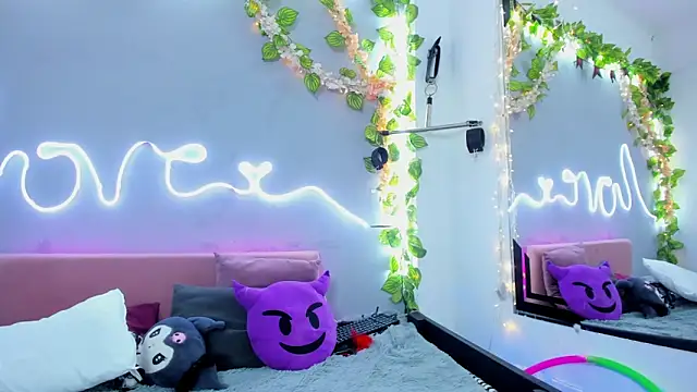 Snapshot of YouliteSllut2 chatting on March 2025 07:04:02 AM YouliteSllut2 online show from March 2025 07:04:02 AM