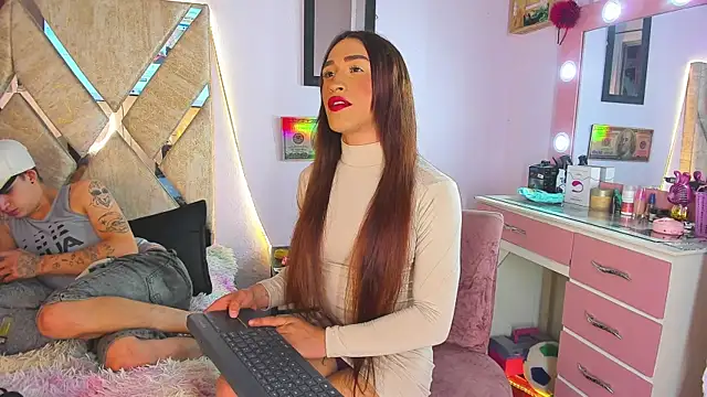 parejacaliente20154 online show from November 2025 12:32:01 AM