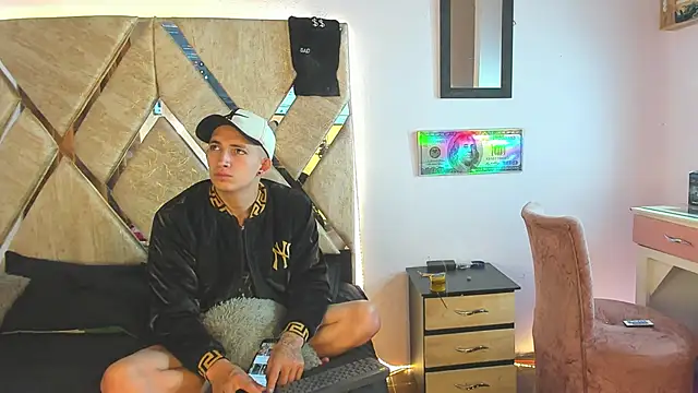 parejacaliente20154 online show from November 2025 08:59:02 AM