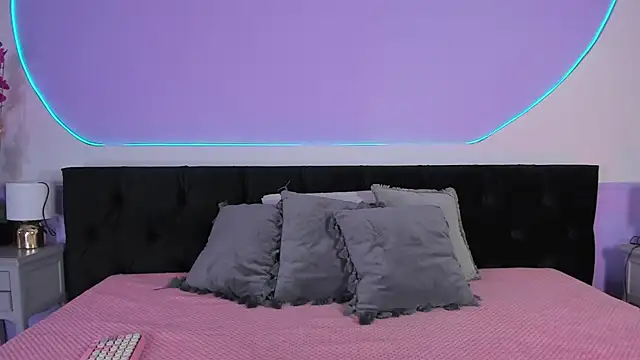 Julieta Cortes   online show from November 2025 11:54:01 AM