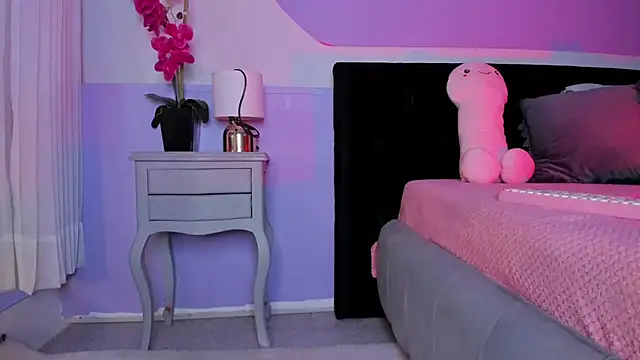 Julieta Cortes   online show from November 2025 12:15:02 PM