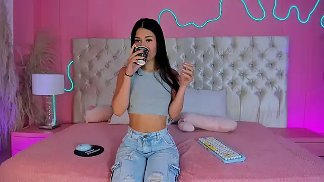 Julieta Cortes   online show from February 2026 12:04:01 PM