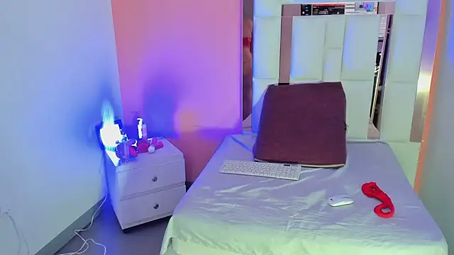 Alanna hot3 online show from December 2025 07:30:02 PM