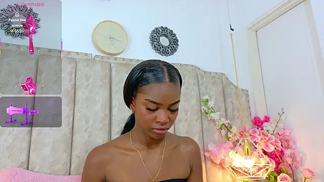 Snapshot of ShanelWest chatting on October 2025 01:31:01 PM ShanelWest online show from October 2025 01:31:01 PM